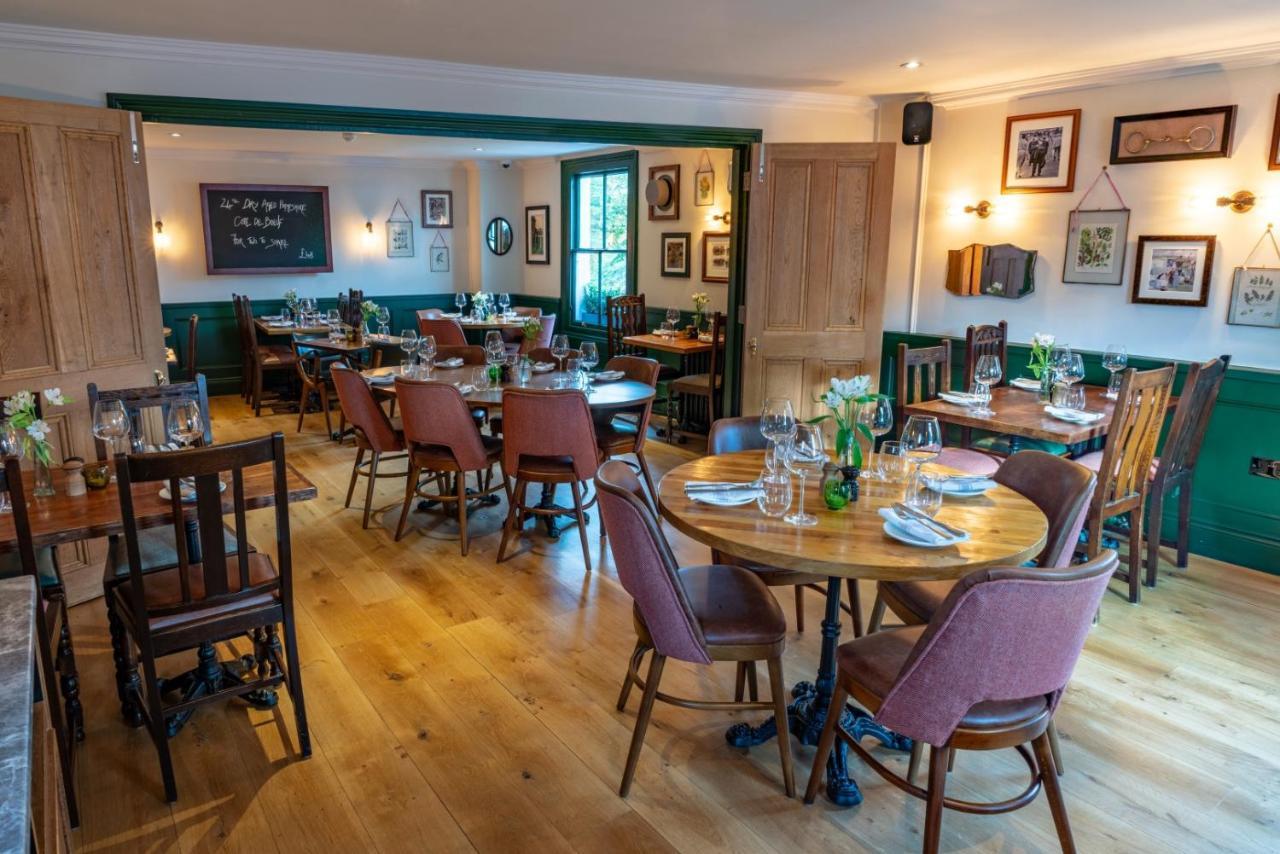 Albert Arms Esher Esterno foto