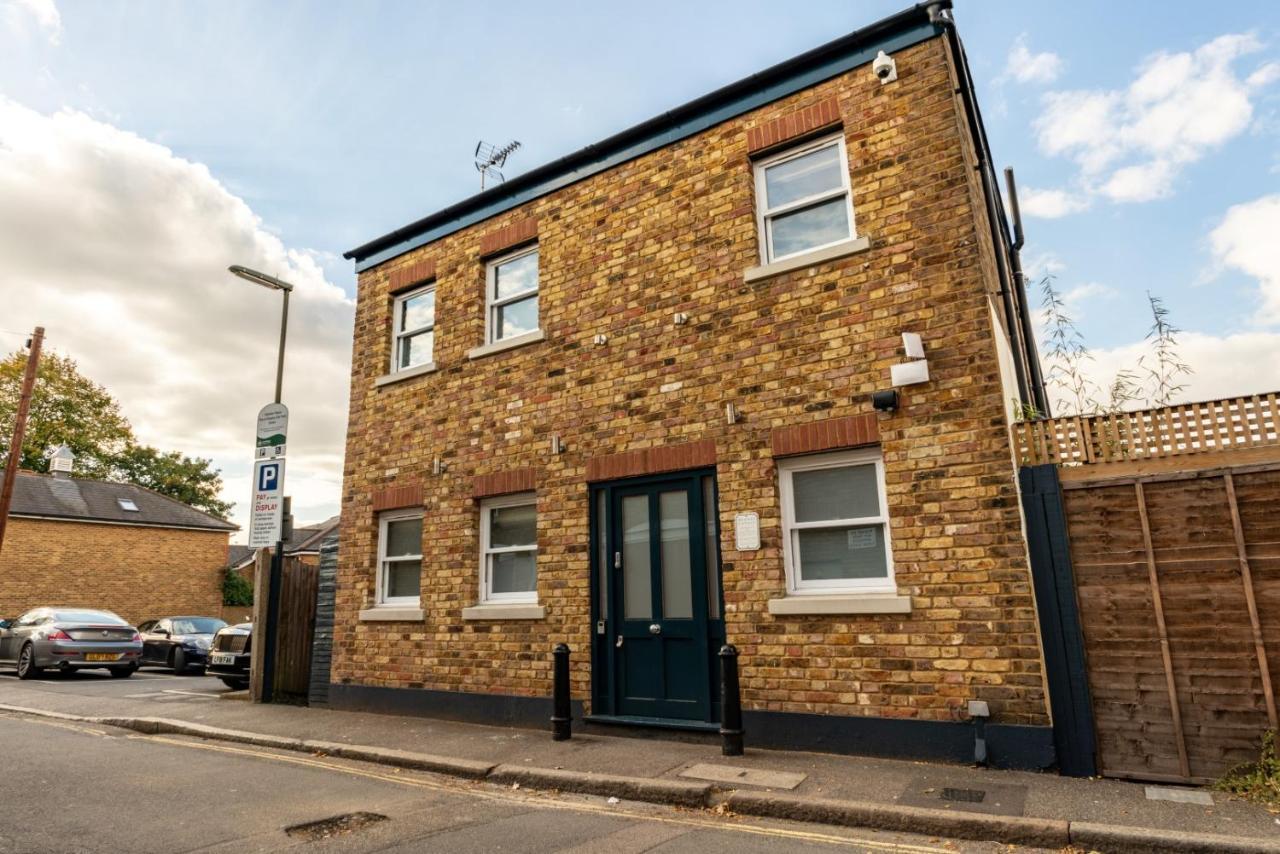 Albert Arms Esher Esterno foto