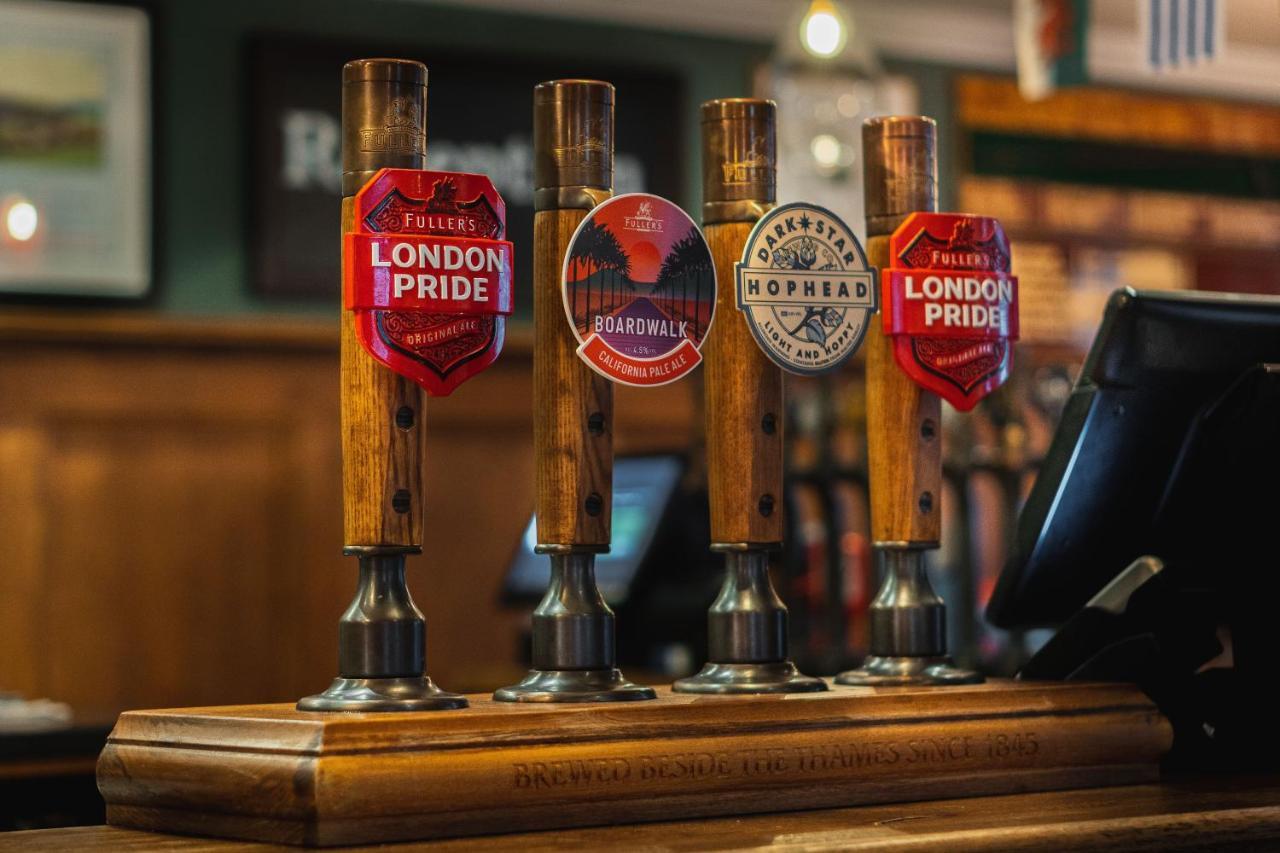 Albert Arms Esher Esterno foto