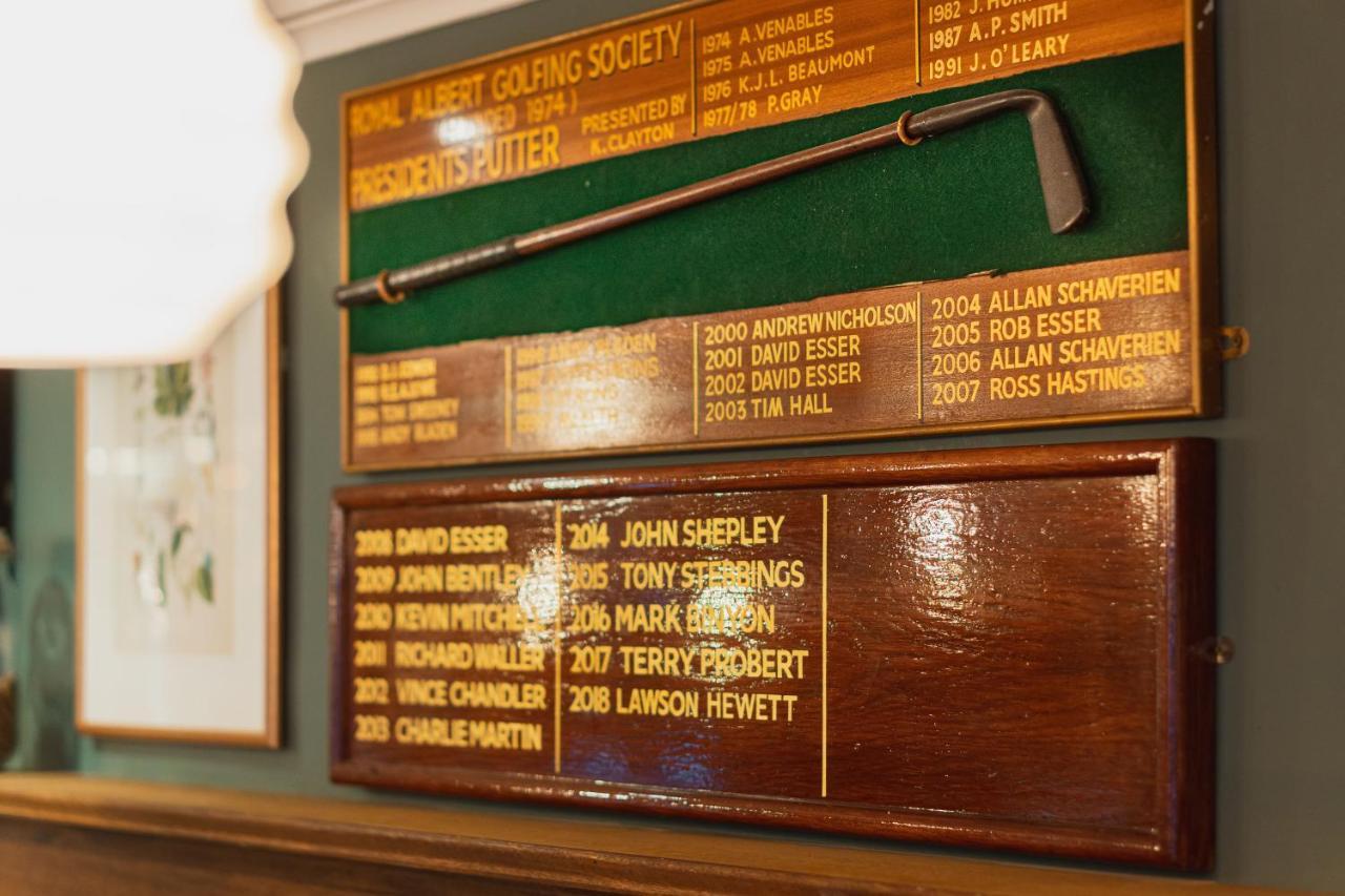 Albert Arms Esher Esterno foto