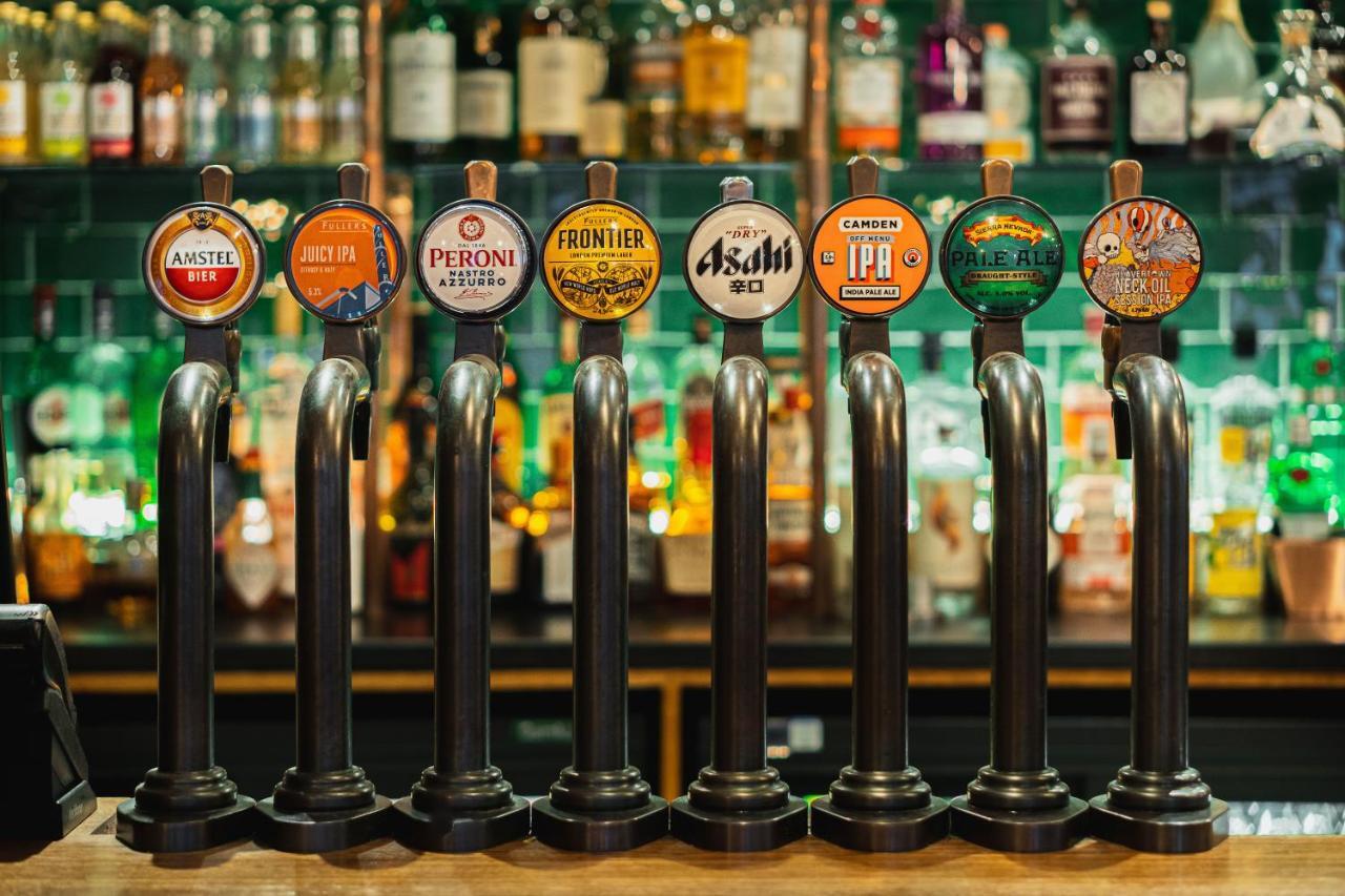Albert Arms Esher Esterno foto