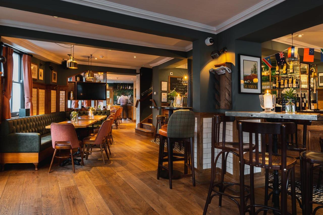 Albert Arms Esher Esterno foto