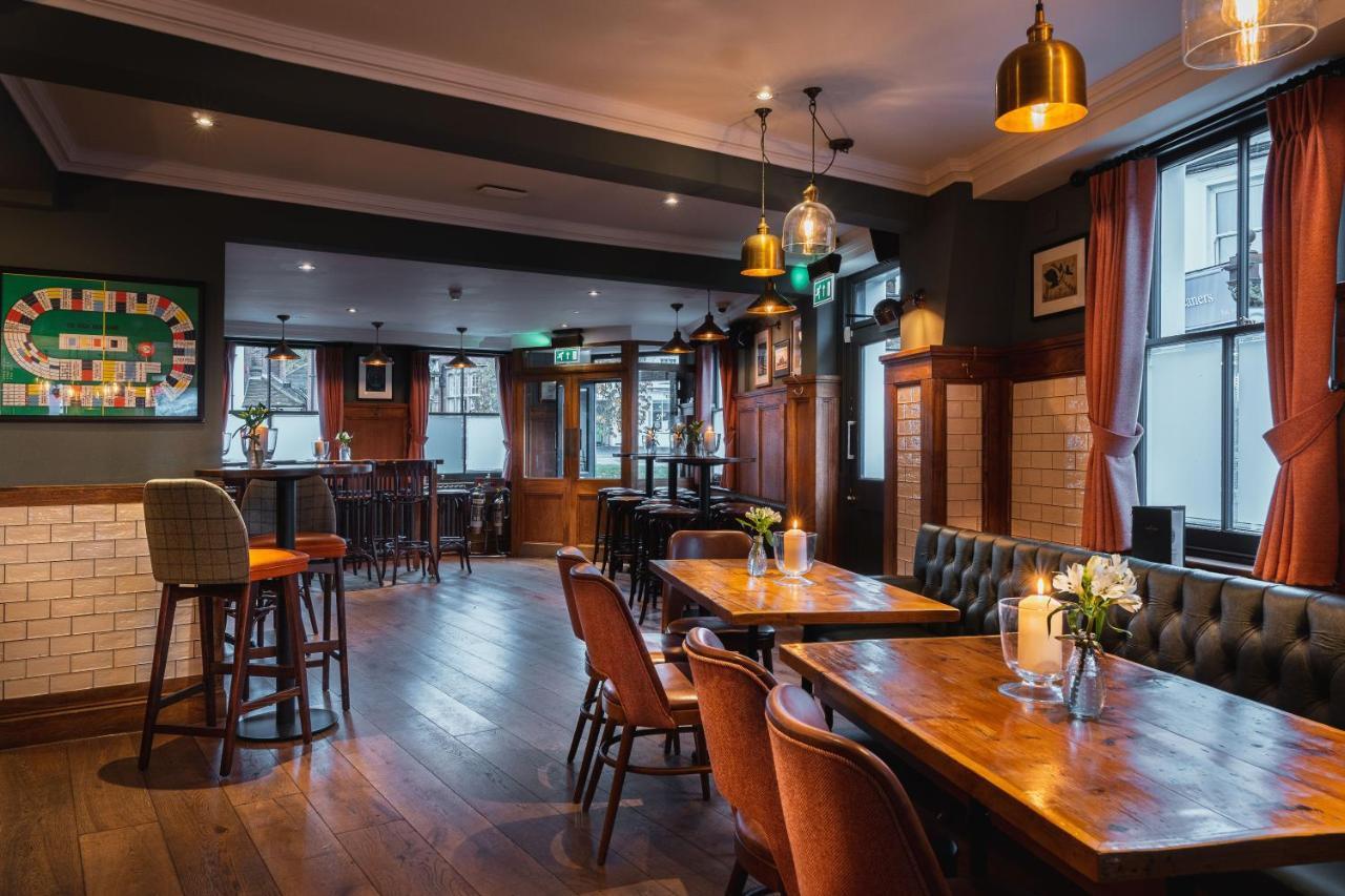 Albert Arms Esher Esterno foto
